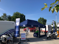 marineblauwe tent voor politie