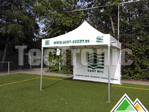 Witte PVC plooitent met bedrukking op de dakboorden en zijwand (Rugby Club Gent)