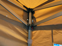 Stevig aluminium frame, ook de koppelstukken
