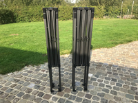 Dichtgevouwen frame is 1,6m hoog en heel licht (links 2x2 frame, rechts 2x3 frame)