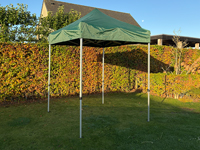 Elke Solid 40 vouwtent is beschikbaar in het zwart, wit, ecru, blauw, groen en zandkleur