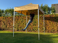 Robuuste scharniertent, een volwassen persoon mag hangen aan het frame