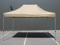 Een vouwtent van 3x4,5 meter om de kleur zand te illustreren