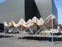 Stevige 4x8 vouwtent met het frame nog iets verder opengeschoven